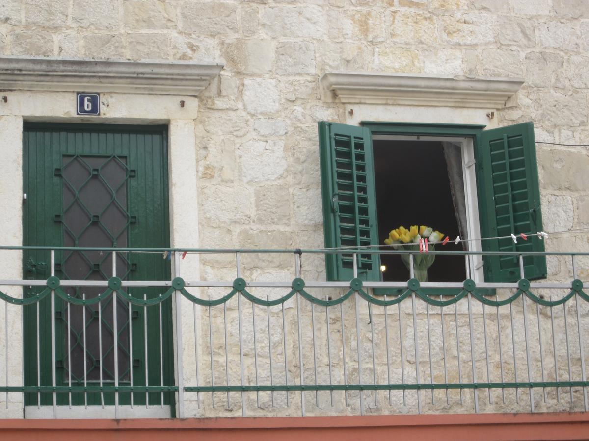 מאקרסקה Apartment On The Square מראה חיצוני תמונה