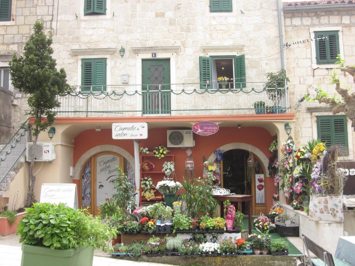 מאקרסקה Apartment On The Square מראה חיצוני תמונה