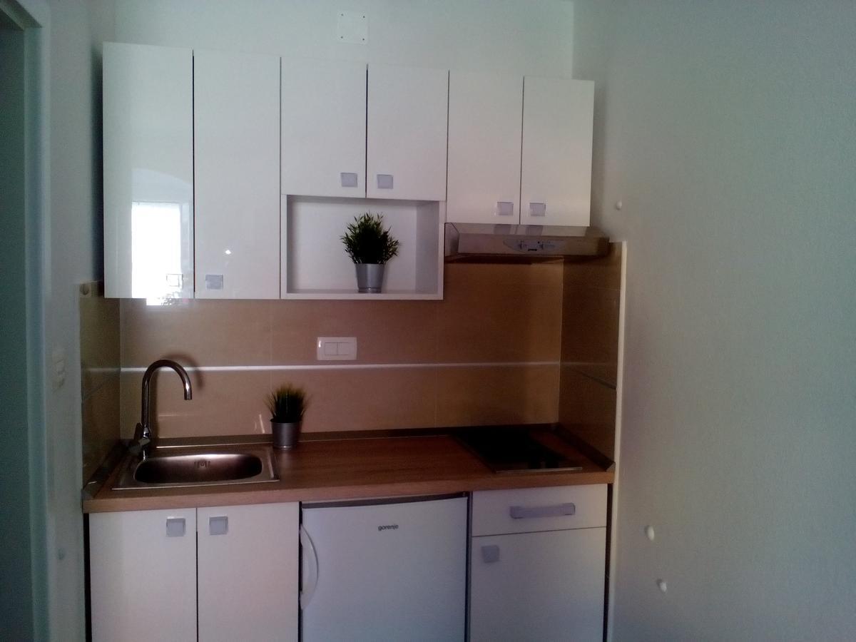 מאקרסקה Apartment On The Square מראה חיצוני תמונה