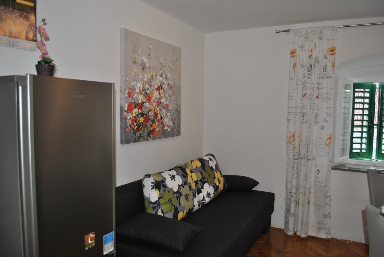 מאקרסקה Apartment On The Square מראה חיצוני תמונה