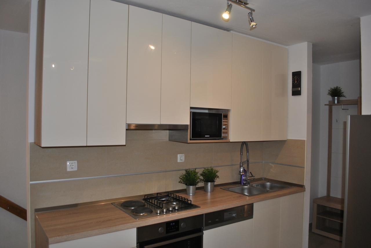 מאקרסקה Apartment On The Square מראה חיצוני תמונה