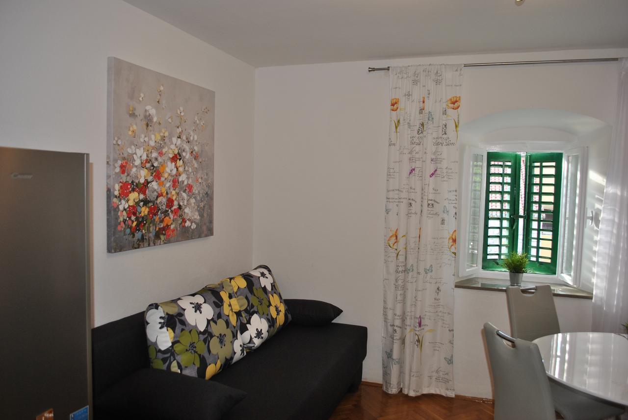 מאקרסקה Apartment On The Square מראה חיצוני תמונה