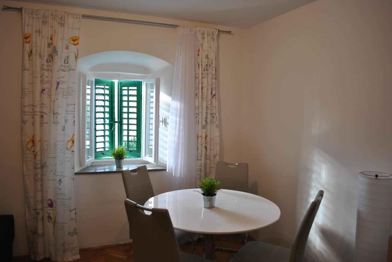 מאקרסקה Apartment On The Square מראה חיצוני תמונה