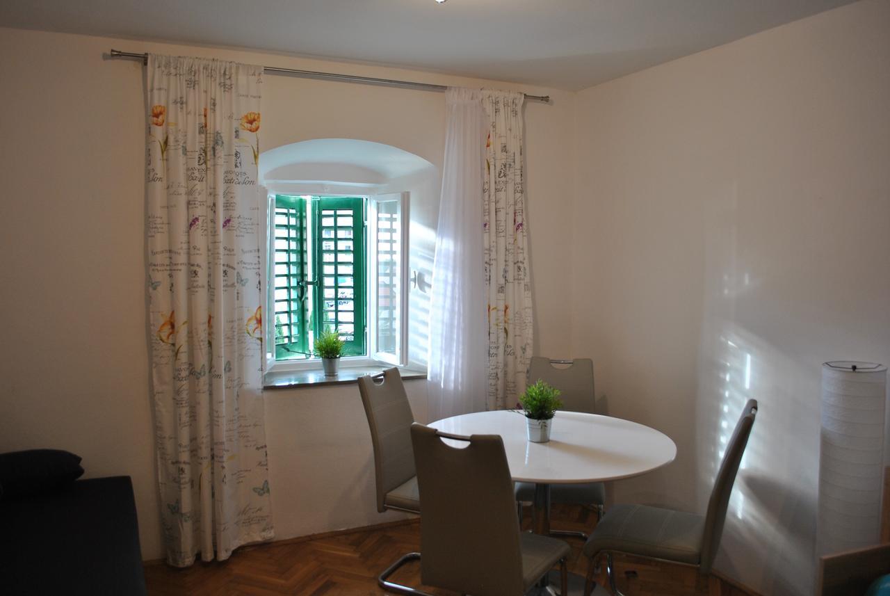 מאקרסקה Apartment On The Square מראה חיצוני תמונה