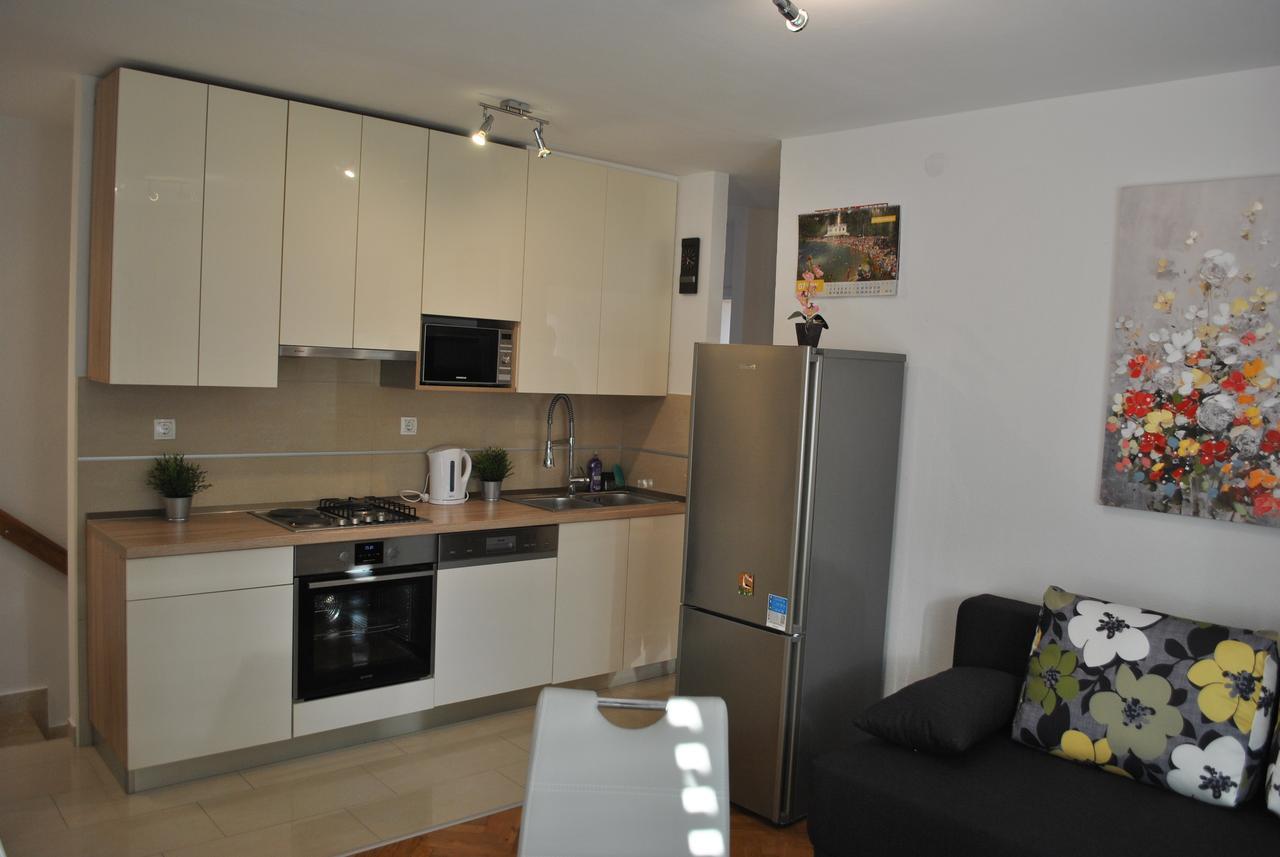 מאקרסקה Apartment On The Square מראה חיצוני תמונה