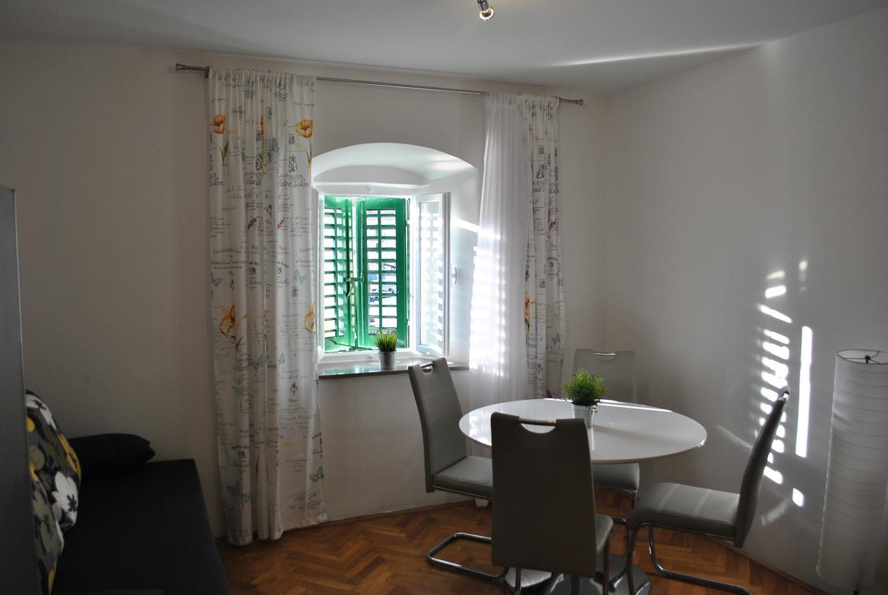 מאקרסקה Apartment On The Square מראה חיצוני תמונה