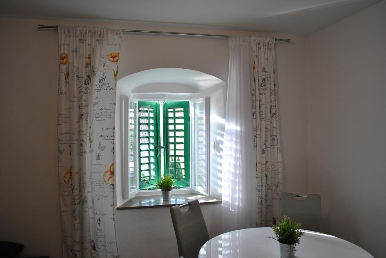 מאקרסקה Apartment On The Square מראה חיצוני תמונה