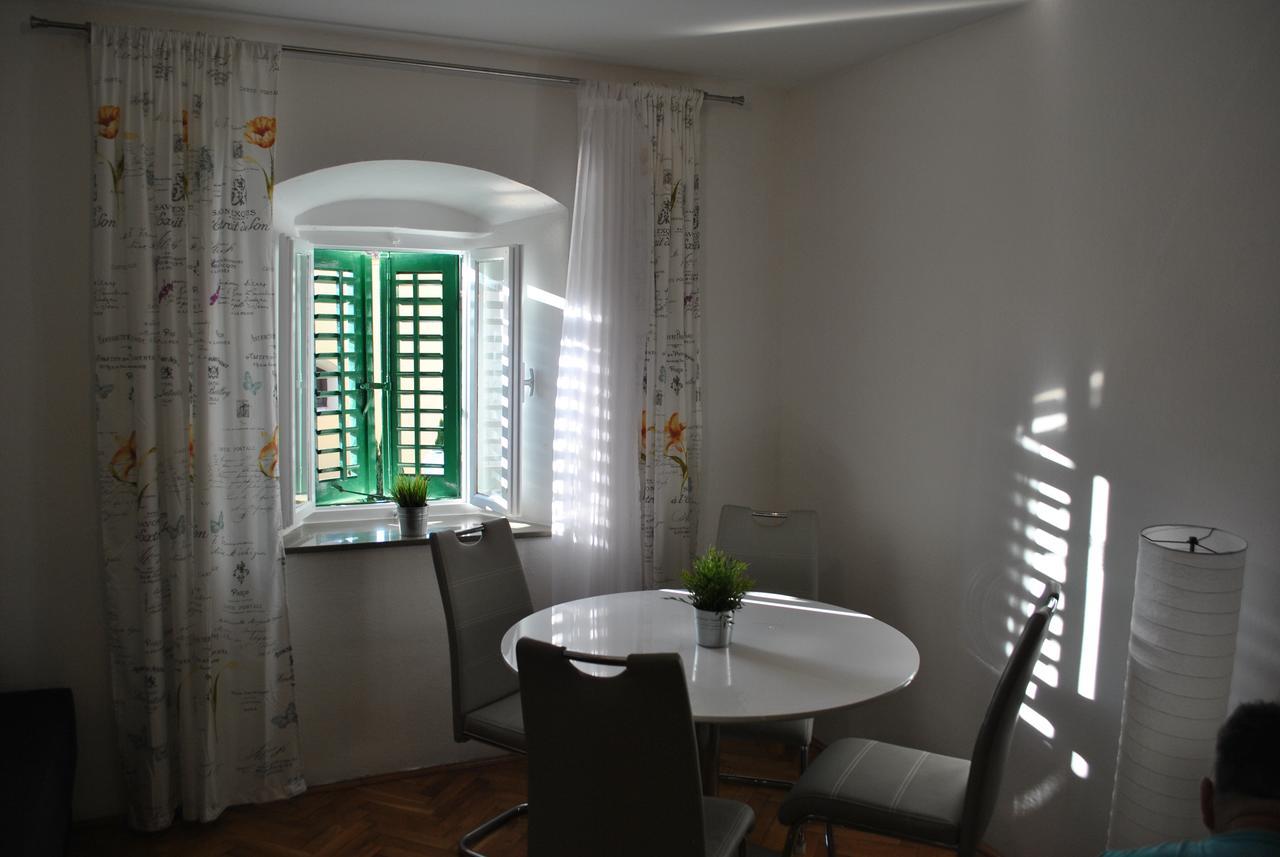 מאקרסקה Apartment On The Square מראה חיצוני תמונה