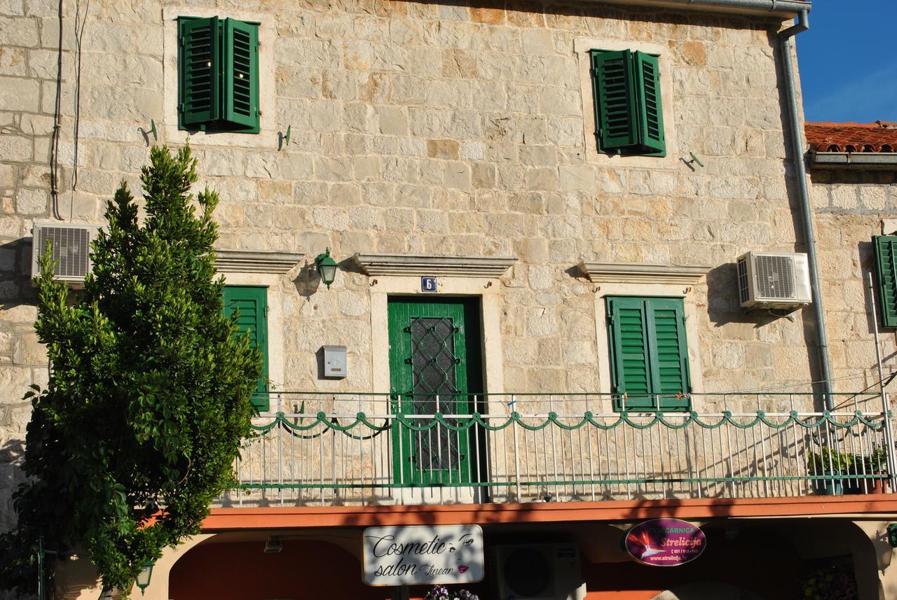 מאקרסקה Apartment On The Square מראה חיצוני תמונה