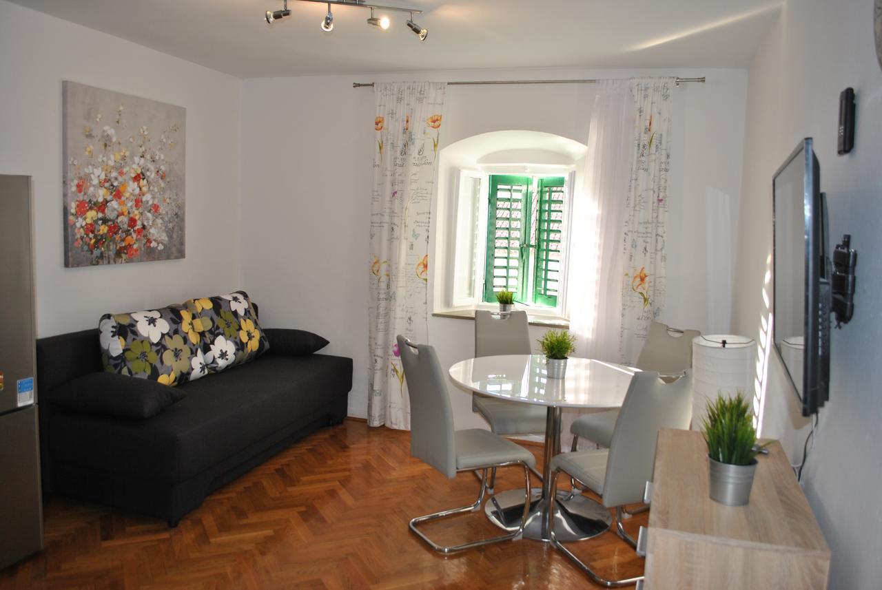 מאקרסקה Apartment On The Square מראה חיצוני תמונה
