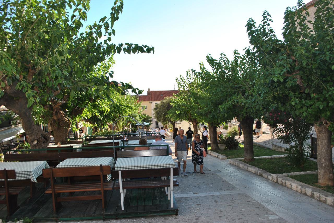 מאקרסקה Apartment On The Square מראה חיצוני תמונה