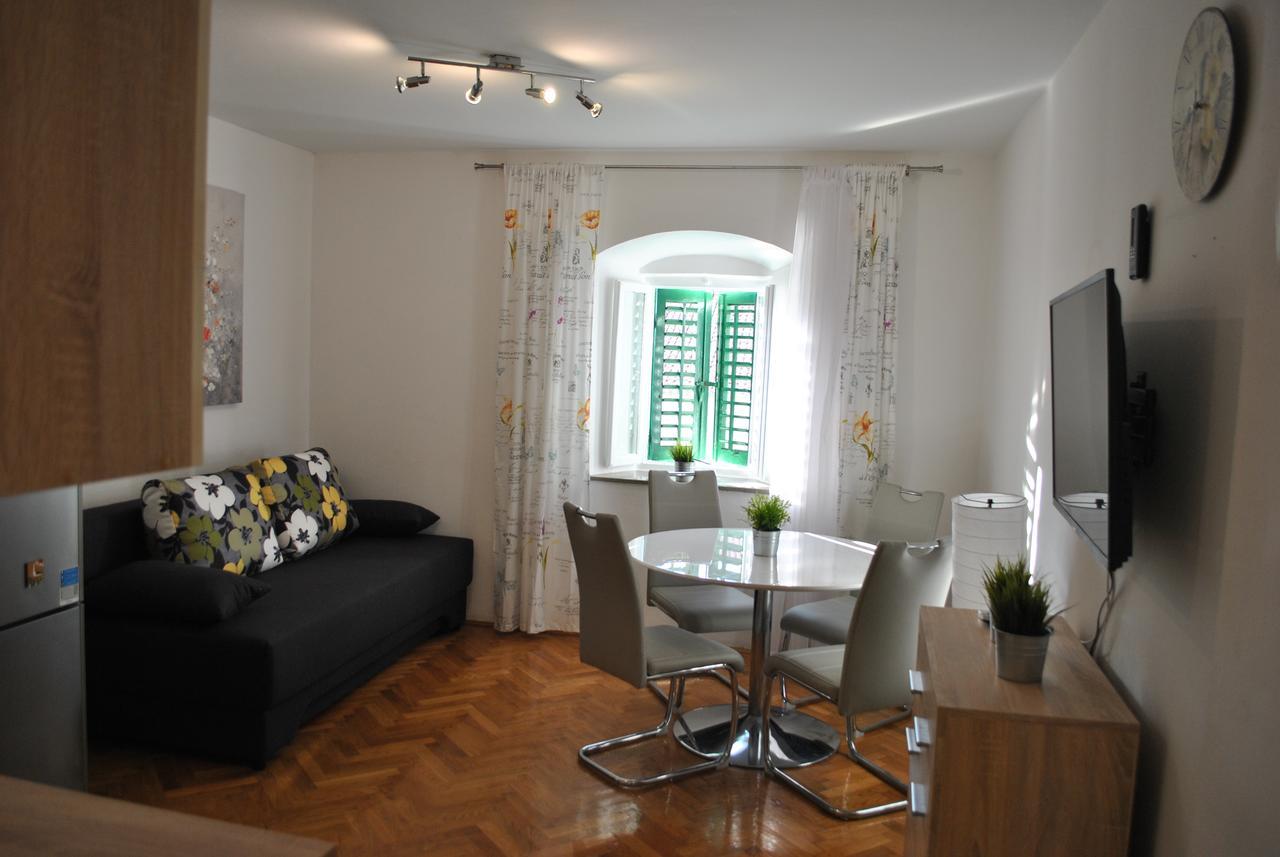 מאקרסקה Apartment On The Square מראה חיצוני תמונה