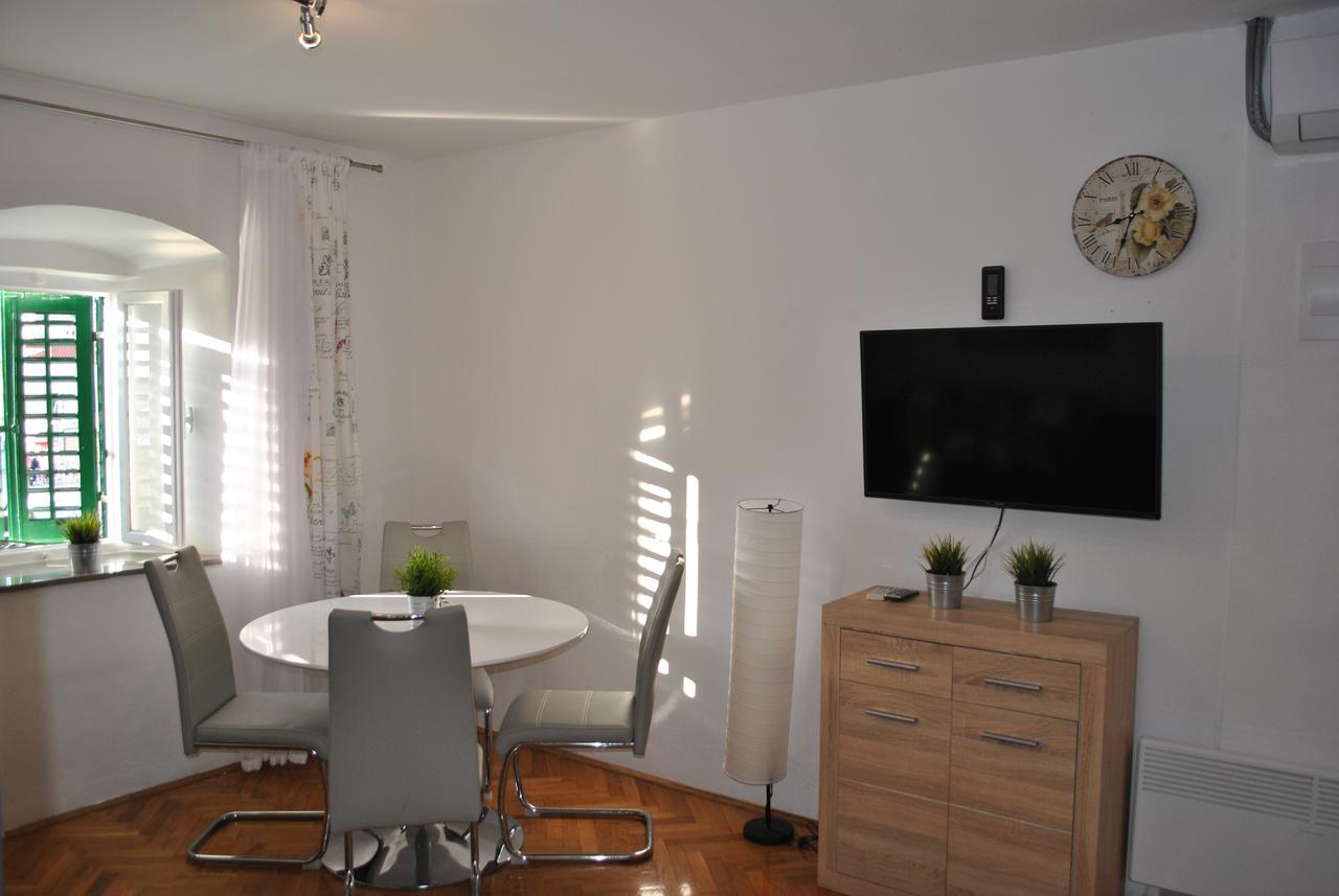 מאקרסקה Apartment On The Square מראה חיצוני תמונה
