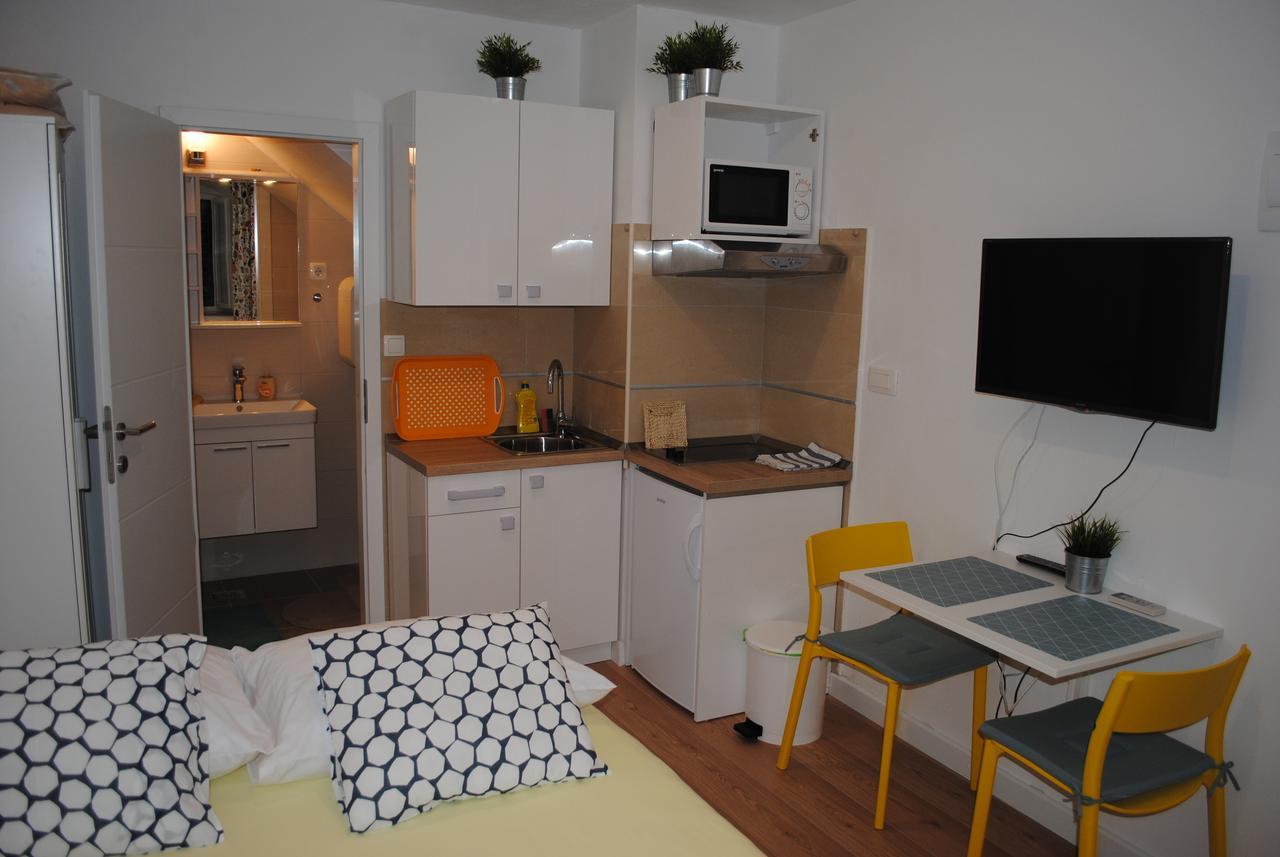 מאקרסקה Apartment On The Square מראה חיצוני תמונה