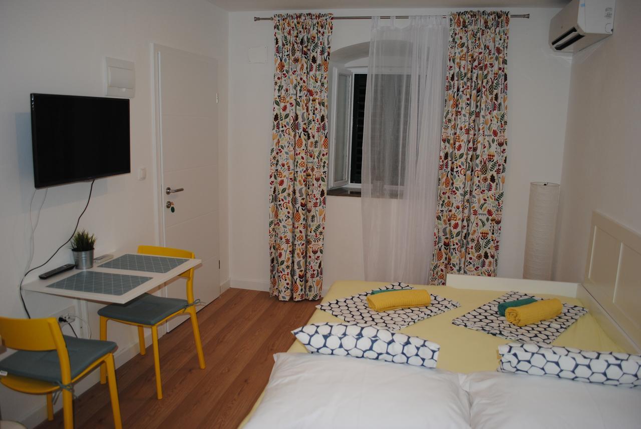 מאקרסקה Apartment On The Square מראה חיצוני תמונה