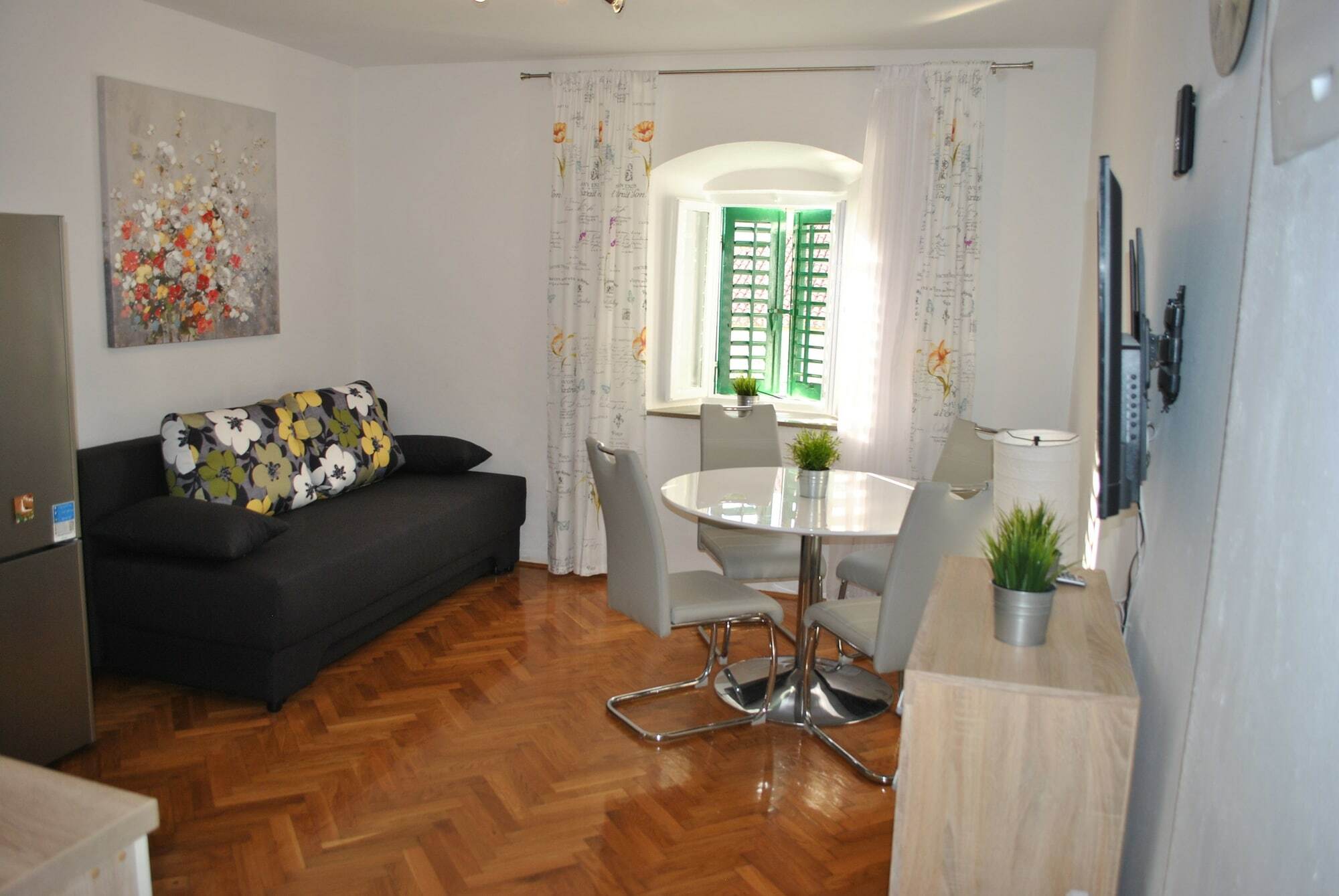 מאקרסקה Apartment On The Square מראה חיצוני תמונה