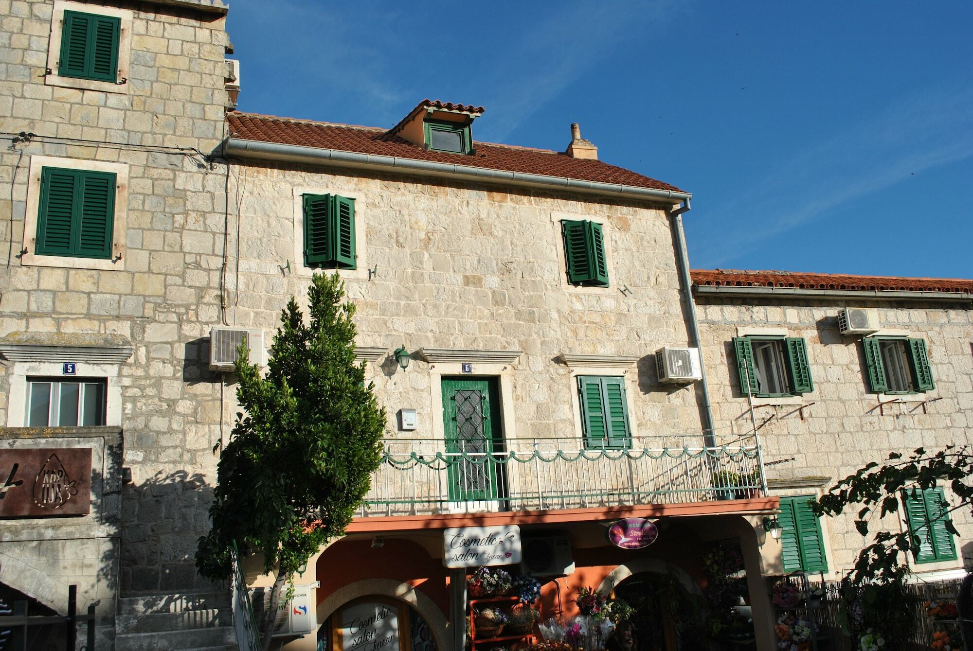 מאקרסקה Apartment On The Square מראה חיצוני תמונה